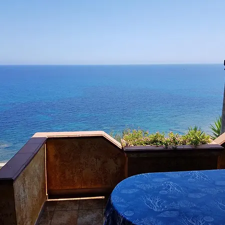 別荘 Porto Corallo Frontemare ヴィッラプッツ